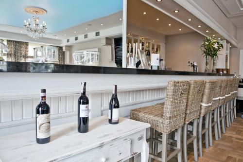 a bar with two bottles of wine on a counter at Hotel Wodnik in Wrocław