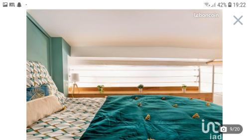 a bedroom with a large bed with birds on it at Studio cosy, quai de Saône, centre ville in Lyon