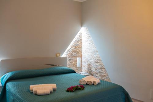 a bedroom with a bed with two towels on it at B&B al Vico Pepe in Castelmezzano