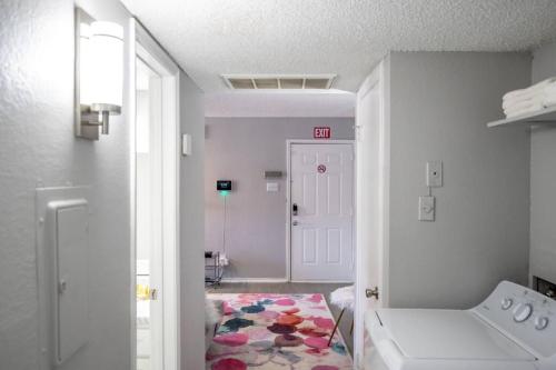 Koupelna v ubytování Entire Place Wi-fi Washer Dryer 4kTV Pets Allowed #615