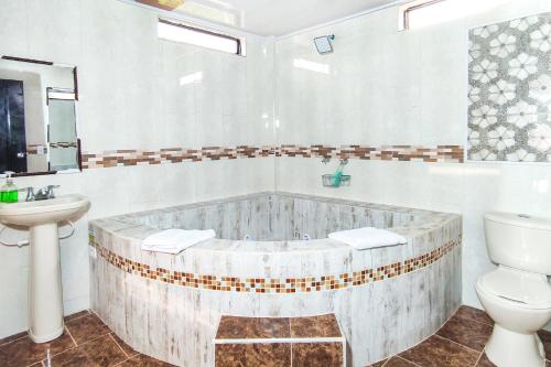 a bathroom with a tub and a toilet and a sink at Finca Villa Hermosa in Alcalá