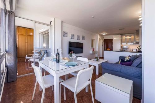 Apartamento acogedor, terraza, piscina y mar