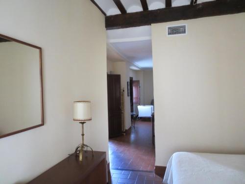 Una cama o camas en una habitación de Apartamentos Turísticos El Losal