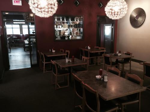 Gallery image of 121 Steakhouse & Motel in Assiniboia