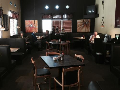 Gallery image of 121 Steakhouse & Motel in Assiniboia