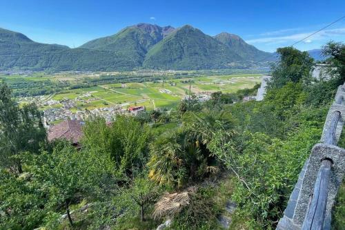 a view of a valley with mountains in the background at Un sogno nella natura in Agarone