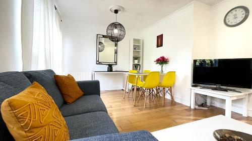 Amazing Location - City of London- 2 Bedroom Stunning Canal View House With Private Garden,Parking & Balcony photo 14