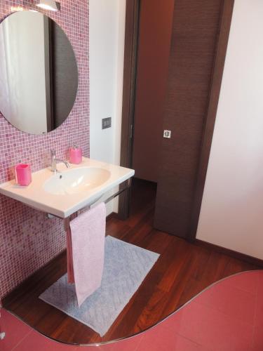 Gallery image of Ross House in Fermo