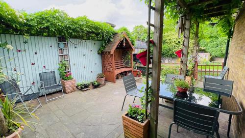 Amazing Location - City of London- 2 Bedroom Stunning Canal View House With Private Garden,Parking & Balcony photo 60