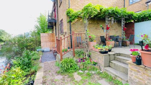 Amazing Location - City of London- 2 Bedroom Stunning Canal View House With Private Garden,Parking & Balcony photo 58