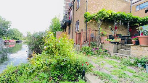 Amazing Location - City of London- 2 Bedroom Stunning Canal View House With Private Garden,Parking & Balcony photo 57