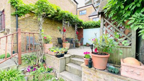 Amazing Location - City of London- 2 Bedroom Stunning Canal View House With Private Garden,Parking & Balcony photo 55