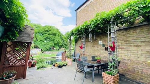 Amazing Location - City of London- 2 Bedroom Stunning Canal View House With Private Garden,Parking & Balcony photo 54