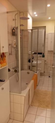 Ένα μπάνιο στο Apartment mit Herz