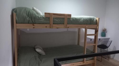 Dviaukštė lova arba lovos apgyvendinimo įstaigoje DUPLEX ATARDECERES