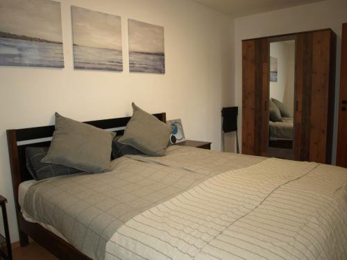 Giường trong phòng chung tại Apartment "Lavendel Garten"