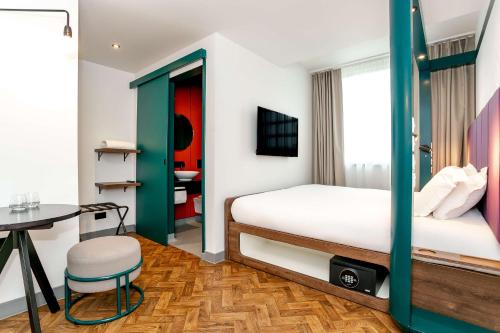 YOTEL Manchester Deansgate Image