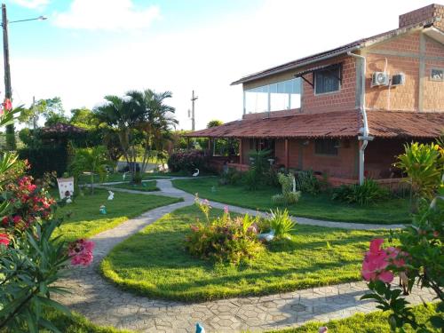 Taman di luar Chácara da Bel