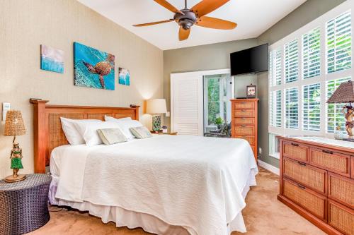 a bedroom with a bed and a ceiling fan at Keauhou Paradise at Mauna Loa Village #10 in Kailua-Kona