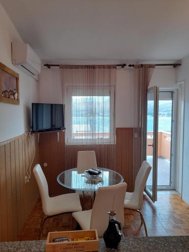 Apartments with parking space Pag - 6542