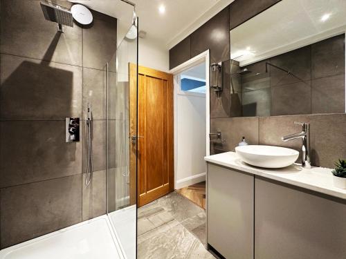 a bathroom with a sink and a shower at Liam's Place near Hyde Park in London