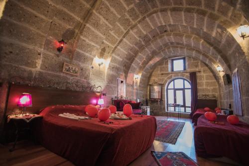a room with a table with red balls on it at Kapadokya Ihlara Konaklari & Caves in Guzelyurt