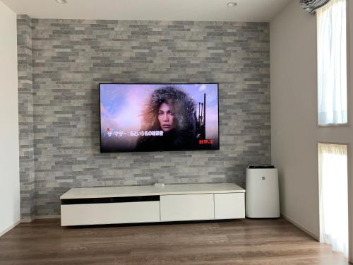 TV a/nebo společenská místnost v ubytování FunHome黒川