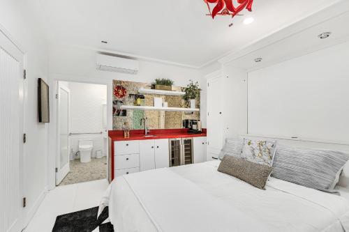 Ένα ή περισσότερα κρεβάτια σε δωμάτιο στο SW Beach Hotel