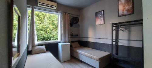 a small room with a bench and a window at Hostel Leblon in Rio de Janeiro