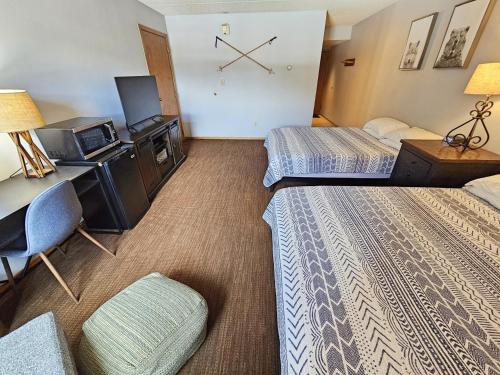 a hotel room with two beds and a clock on the wall at Village square 442 Center Village Copper Mountain in Copper Mountain