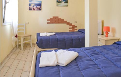 two beds in a room with blue sheets at Casa Marina in Santa Margherita