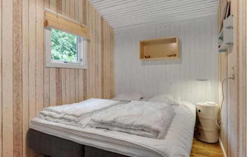 En eller flere senge i et værelse på Stunning Home In Vig With 3 Bedrooms And Wifi