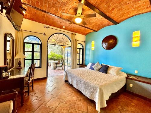 La Villa del Ensueno Boutique Hotel — Photo of the whole room