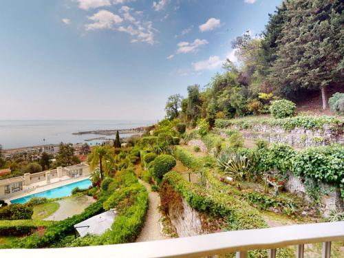 Grand 3P climatisé avec terrasses, piscine et parkings à Menton - FR-1-196-331