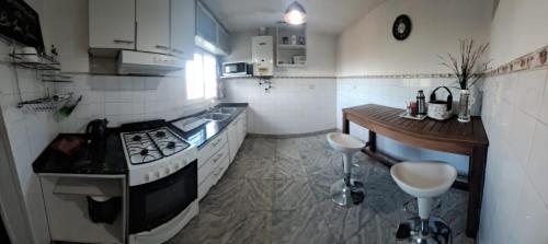 Kuchyň nebo kuchyňský kout v ubytování Alquiler Temporario Zona Céntrica En Córdoba