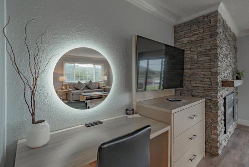 a room with a mirror and a desk with a chair at Tolovana Inn in Cannon Beach