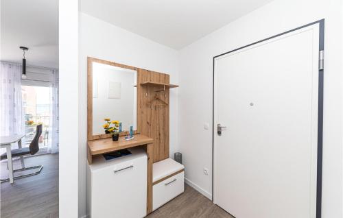 Amazing Apartment In Kastel Kambelovac