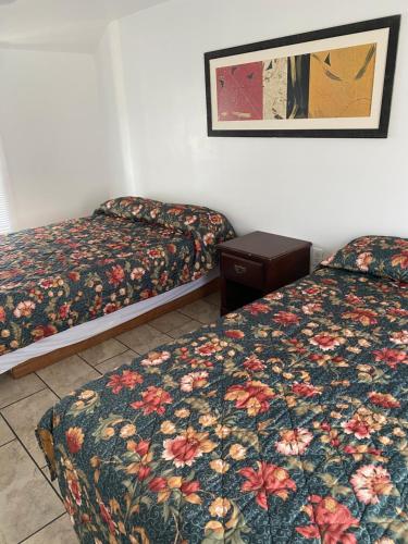 Tempat tidur dalam kamar di Shore Beach Houses - 38 Dupont Avenue