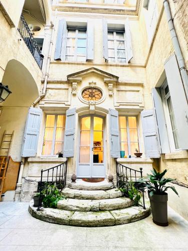 Courbet's bachelor pad