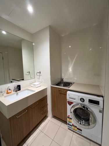 Η κουζίνα ή μικρή κουζίνα στο Tasha's Apartments on Morphett