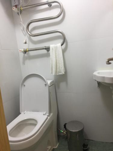 a bathroom with a white toilet and a sink at Kayak Camp, Tsonjinboldog in Narst