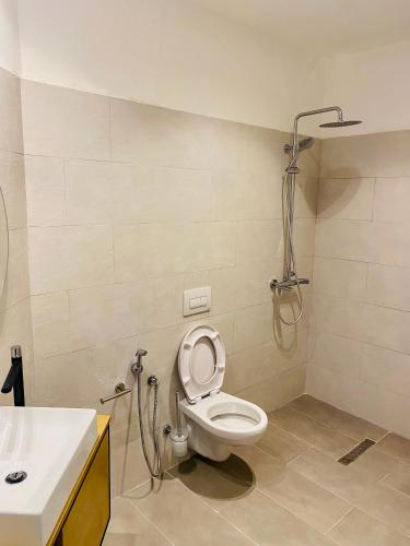 Koupelna v ubytování Maor Hotel
