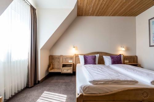 Ένα ή περισσότερα κρεβάτια σε δωμάτιο στο Hotel in den Herrnwiesen