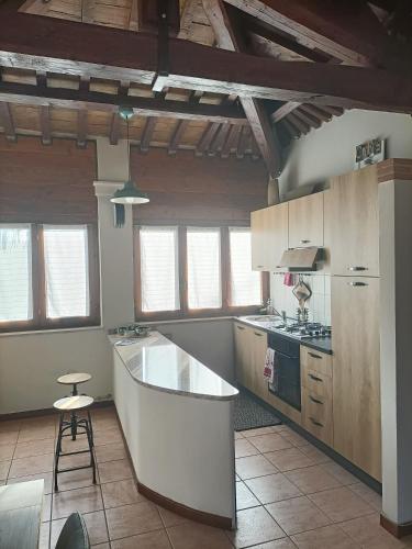 a kitchen with a large white island in a room at Il cielo in una stanza in Foligno