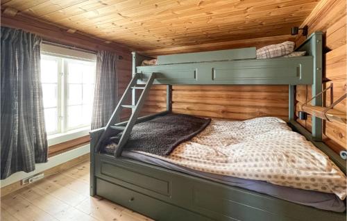 a bedroom with a bunk bed in a log cabin at Awesome Home In Rn With Jacuzzi, Wifi And 3 Bedrooms in Ron