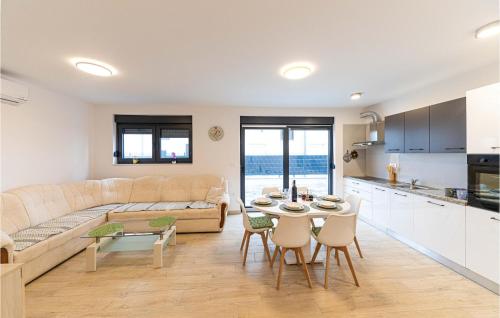 Gorgeous Apartment In Okrug Gornji With Wifi