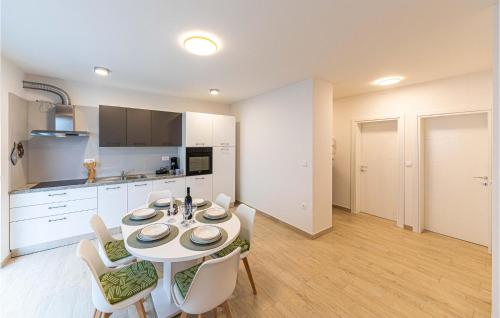 Gorgeous Apartment In Okrug Gornji With Wifi