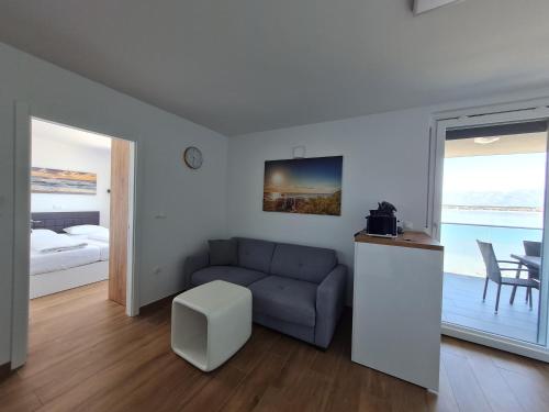 Postel nebo postele na pokoji v ubytování Apartmani Adria