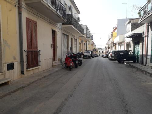 an empty street with motorcycles parked on the sides of buildings at A casa tua Affitti brevi in Noto