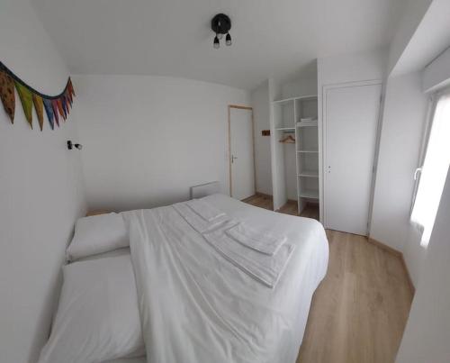 En eller flere senge i et værelse på Le Cormoran emplacement idéal, moderne très équipé